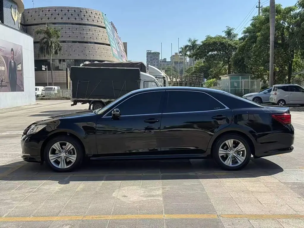 Toyota Crown 2017 — Şəkil 8/20