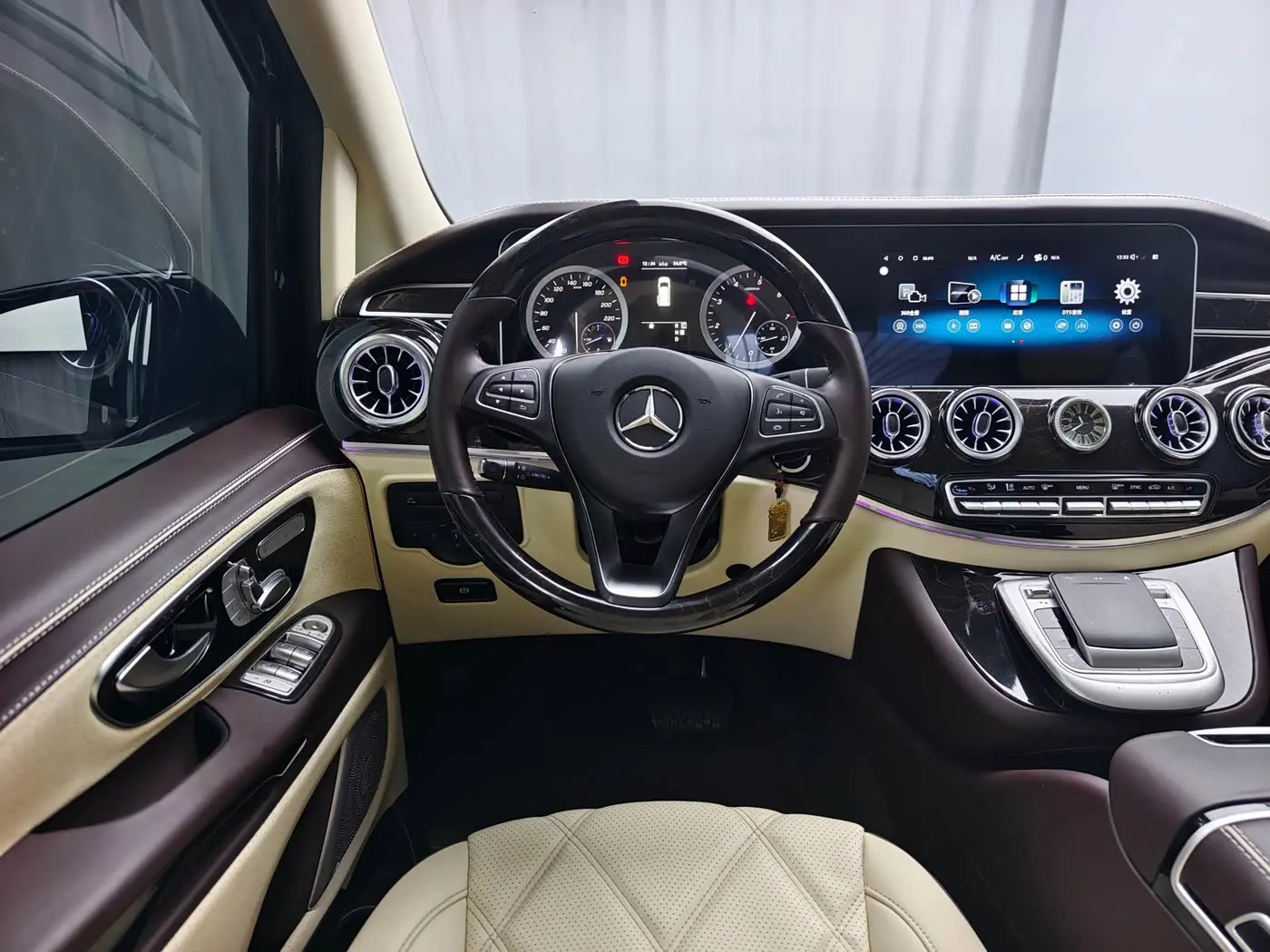 Mercedes-Benz Vito 2024 — Photo 13/20