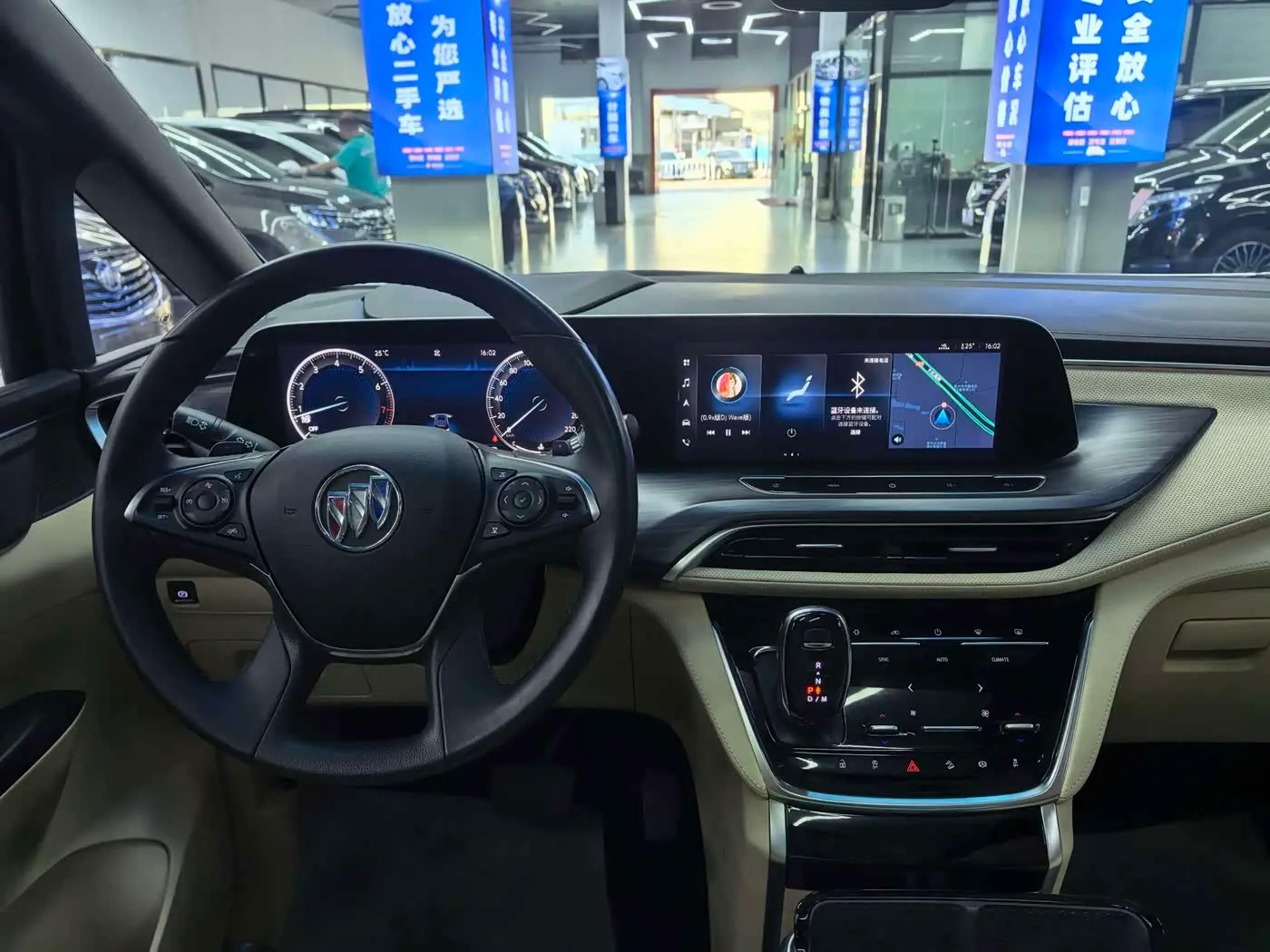 Buick GL8 2023 — Photo 13/18