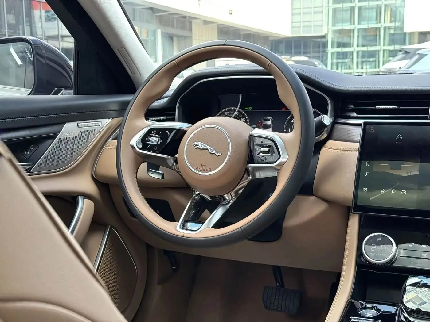 Jaguar XFL 2023 — Фото 4/9
