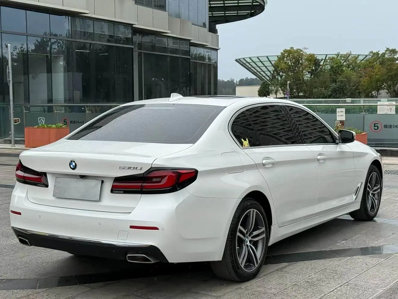 BMW 5 Series 2023 — Photo 9/9