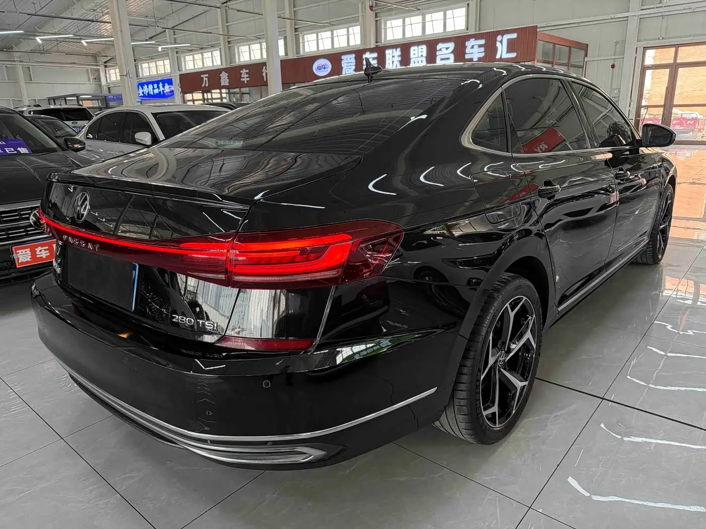 Volkswagen Passat 2023 — Photo 4/19