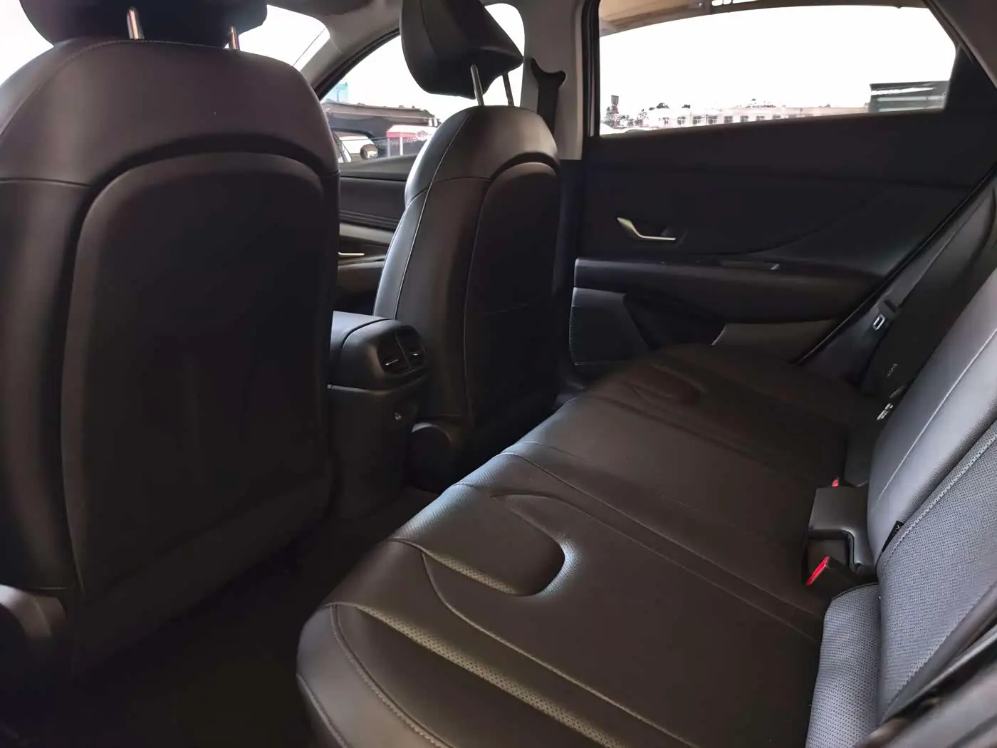 Hyundai Elantra 2023 — Photo 14/19