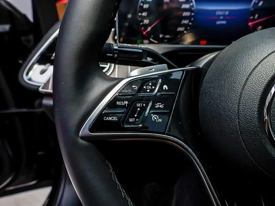 Mercedes-Benz E-Class 2024 — Photo 15/20