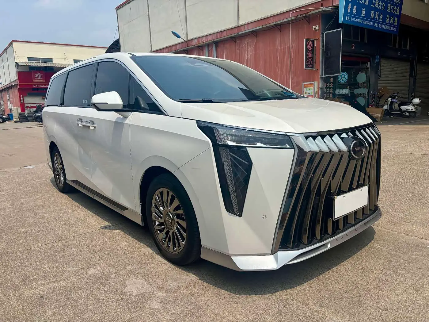 GAC Trumpchi Trumpchi M8 2024 — Photo 3/16