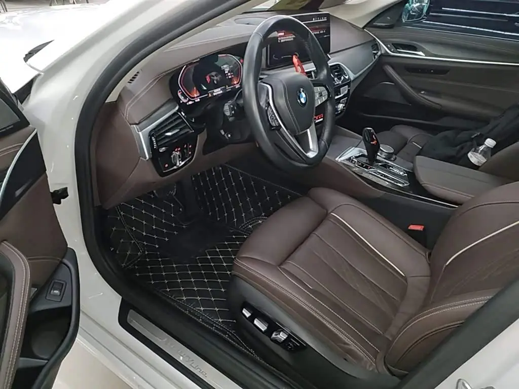 BMW 5 Series 2021 — Photo 16/20
