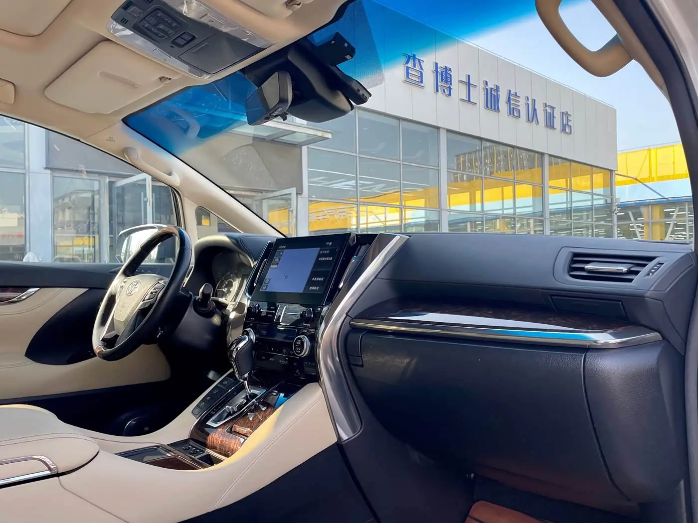 Toyota Alphard 2020 — Photo 5/9