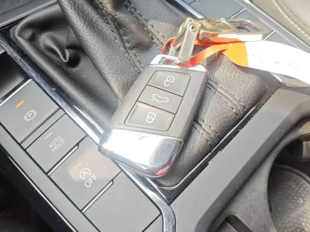 Volkswagen Passat 2021 — Photo 9/20