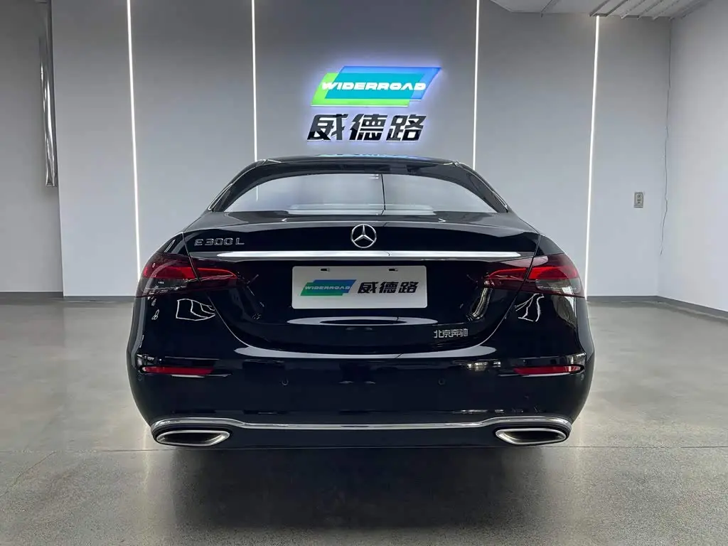 Mercedes-Benz E-Class 2022 — Photo 5/20