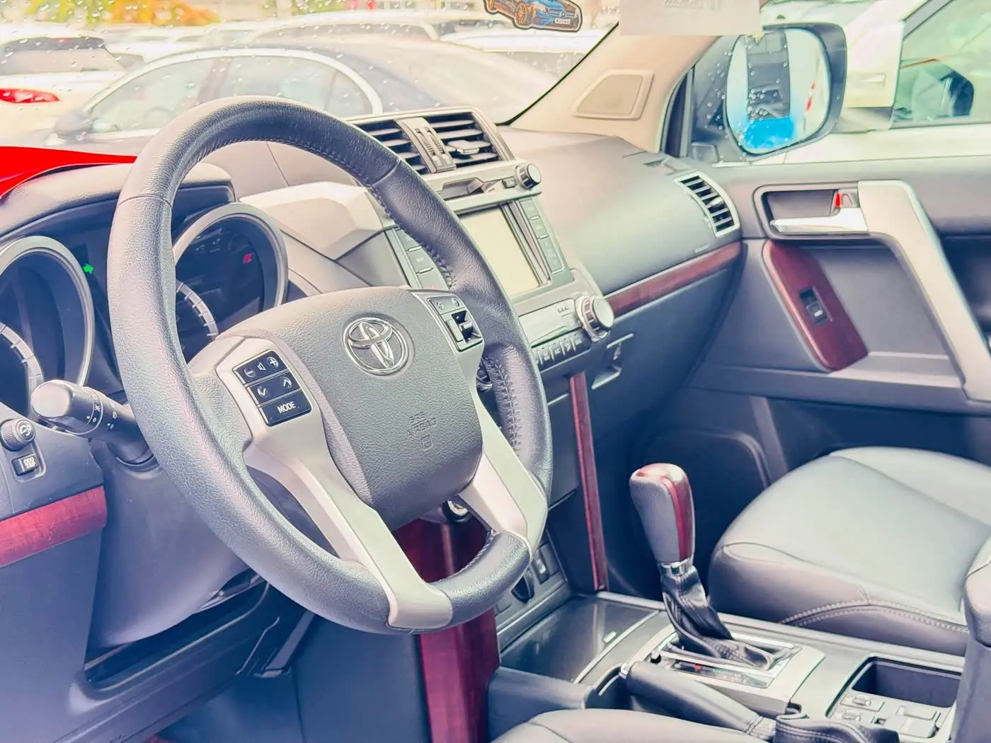 Toyota Prado 2015 — Photo 8/10
