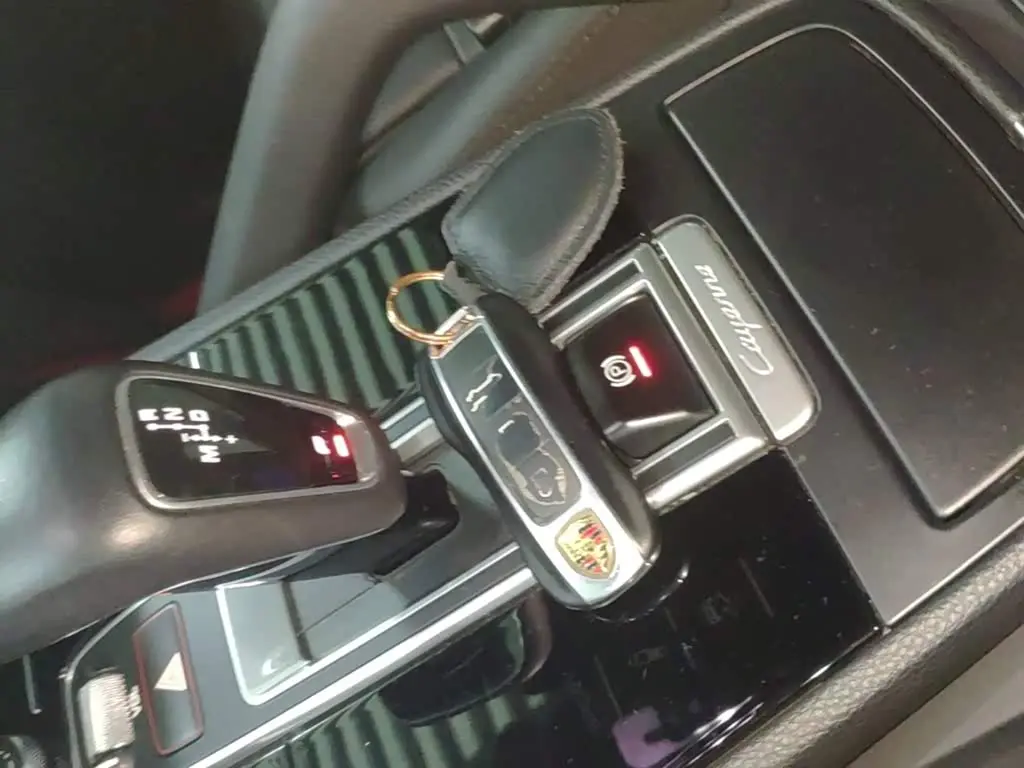 Porsche Cayenne New Energy 2022 — ფოტო 9/20