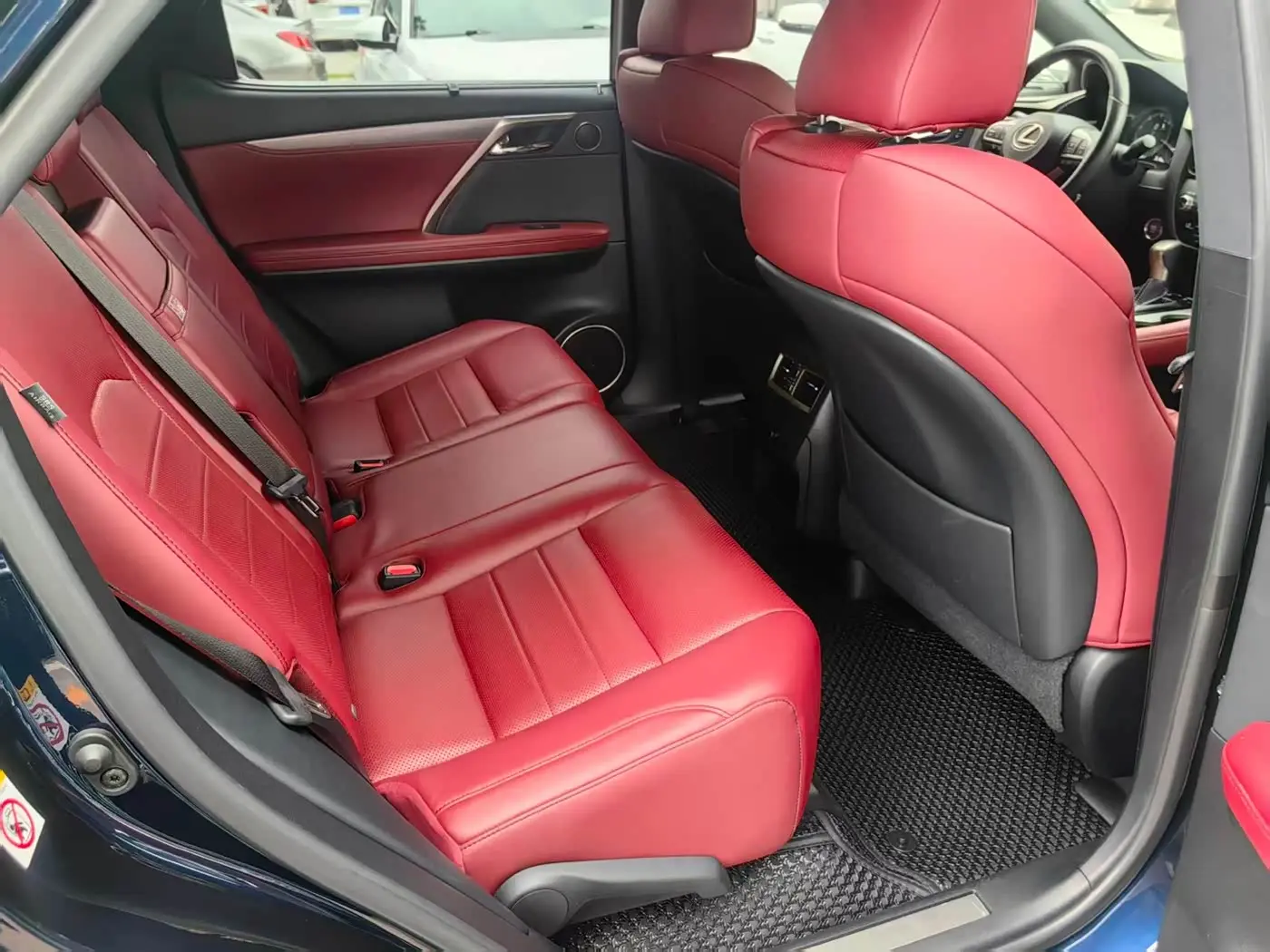 Lexus RX 2019 — Photo 13/20