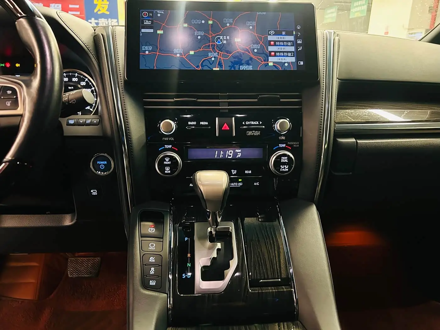 Lexus LM 2022 — Фото 14/20