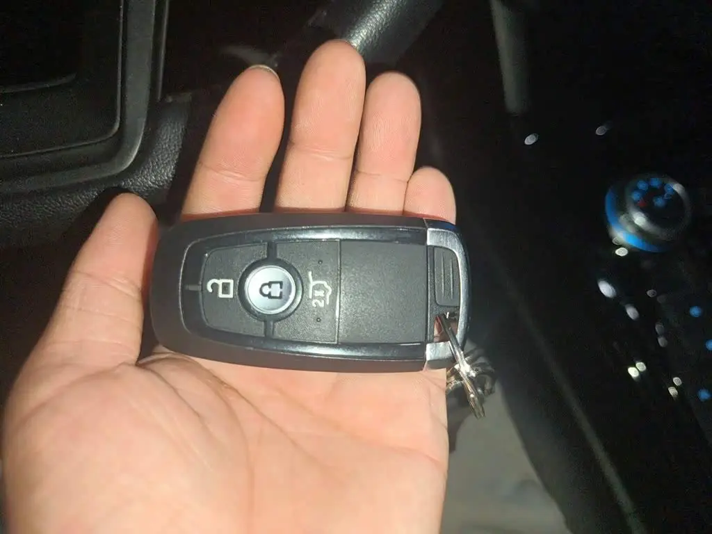 Ford Explorer 2022 — Photo 12/20