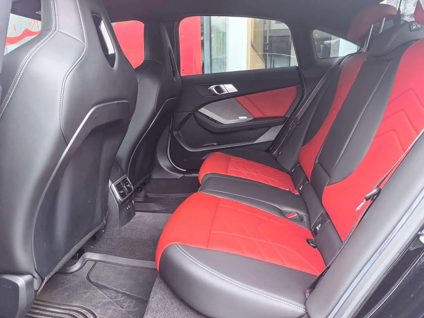 BMW M235L 2025 — Photo 11/13