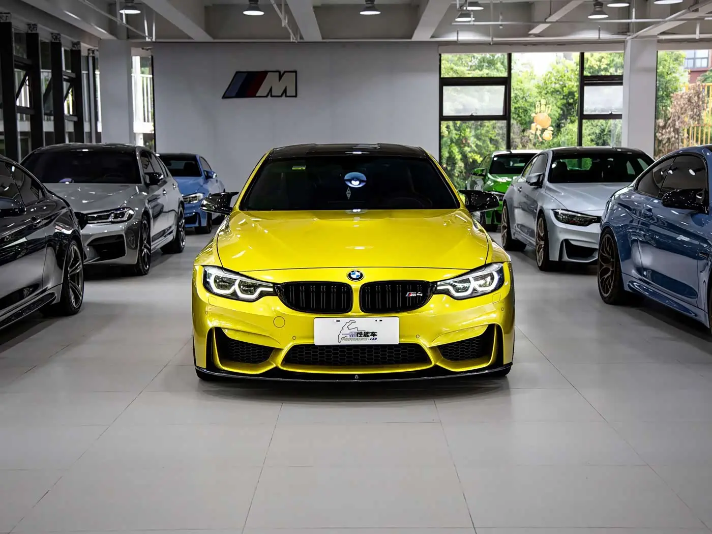BMW M4 2019 — Фото 2/9