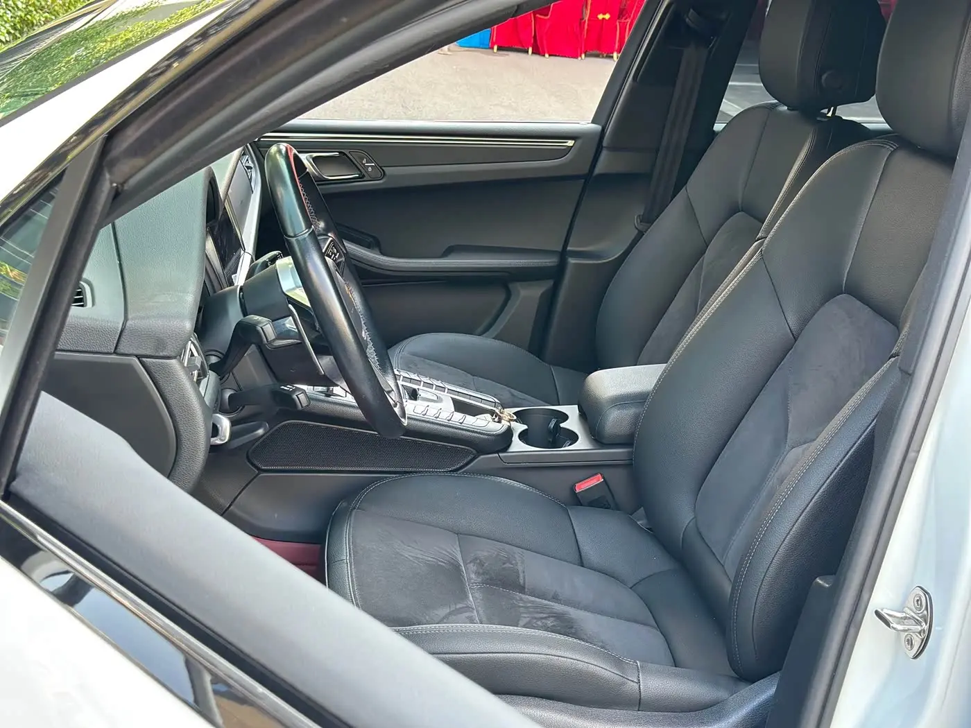 Porsche Macan 2021 — Photo 11/16