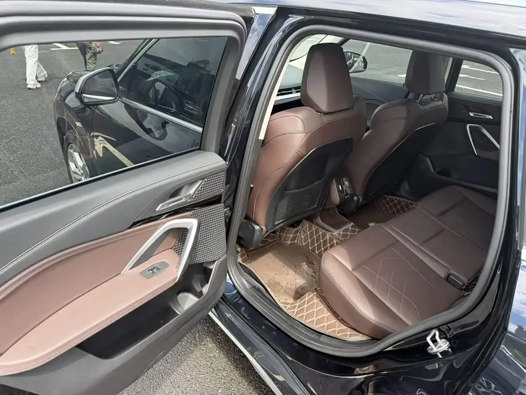 BMW X1 2023 — Photo 8/19