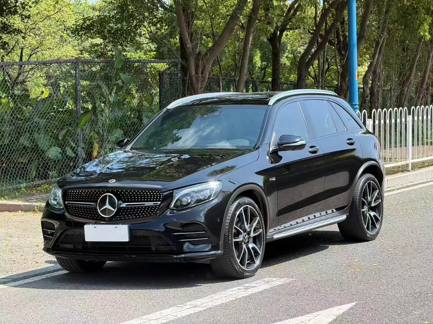 Mercedes-Benz GLC AMG 2019 — Photo 1/20