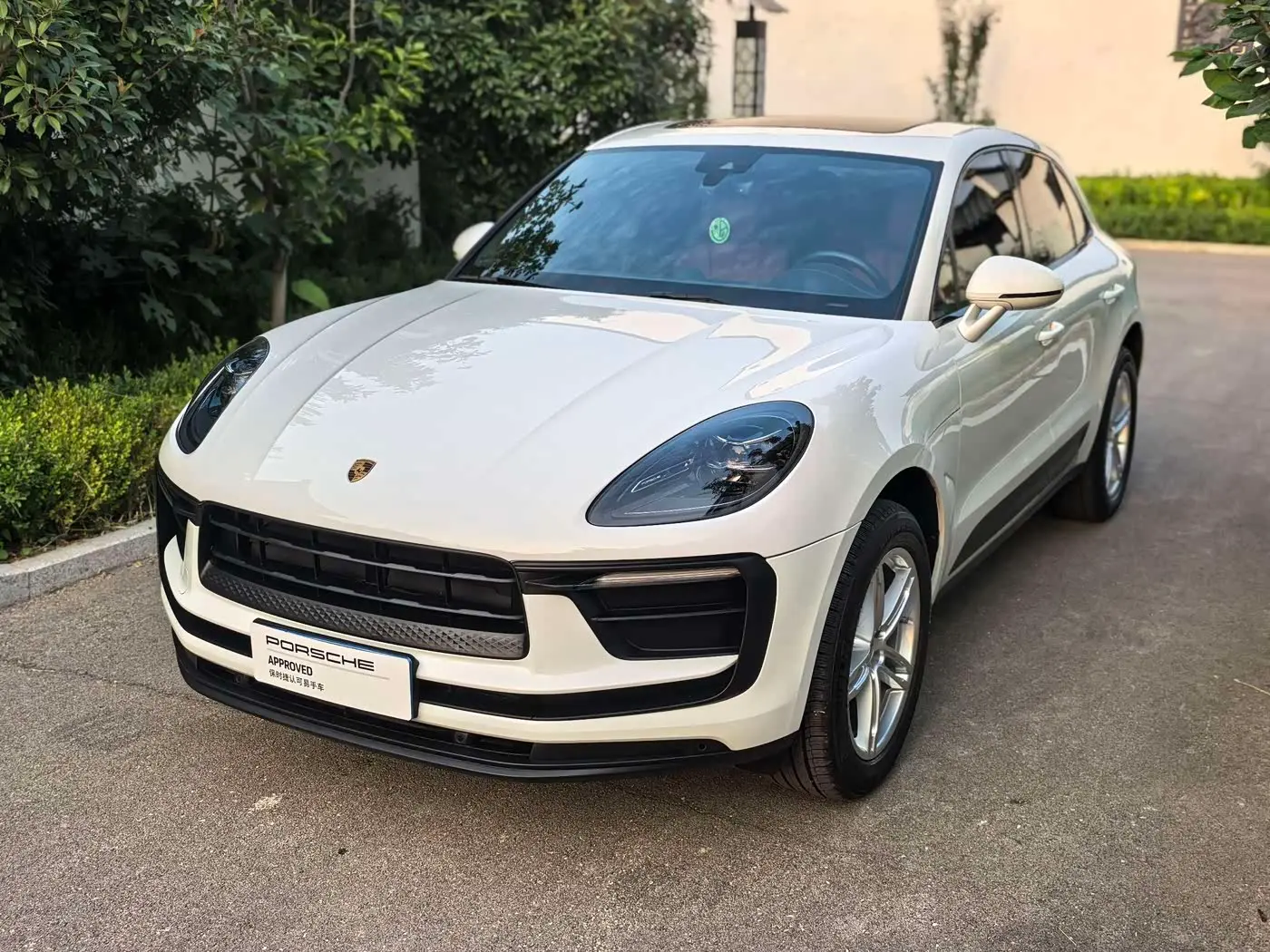 Porsche Macan 2024 — Photo 1/14