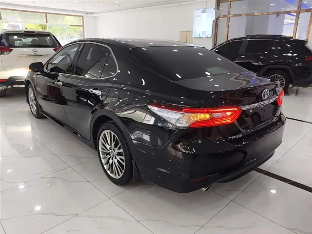 Toyota Camry 2021 — Photo 5/20