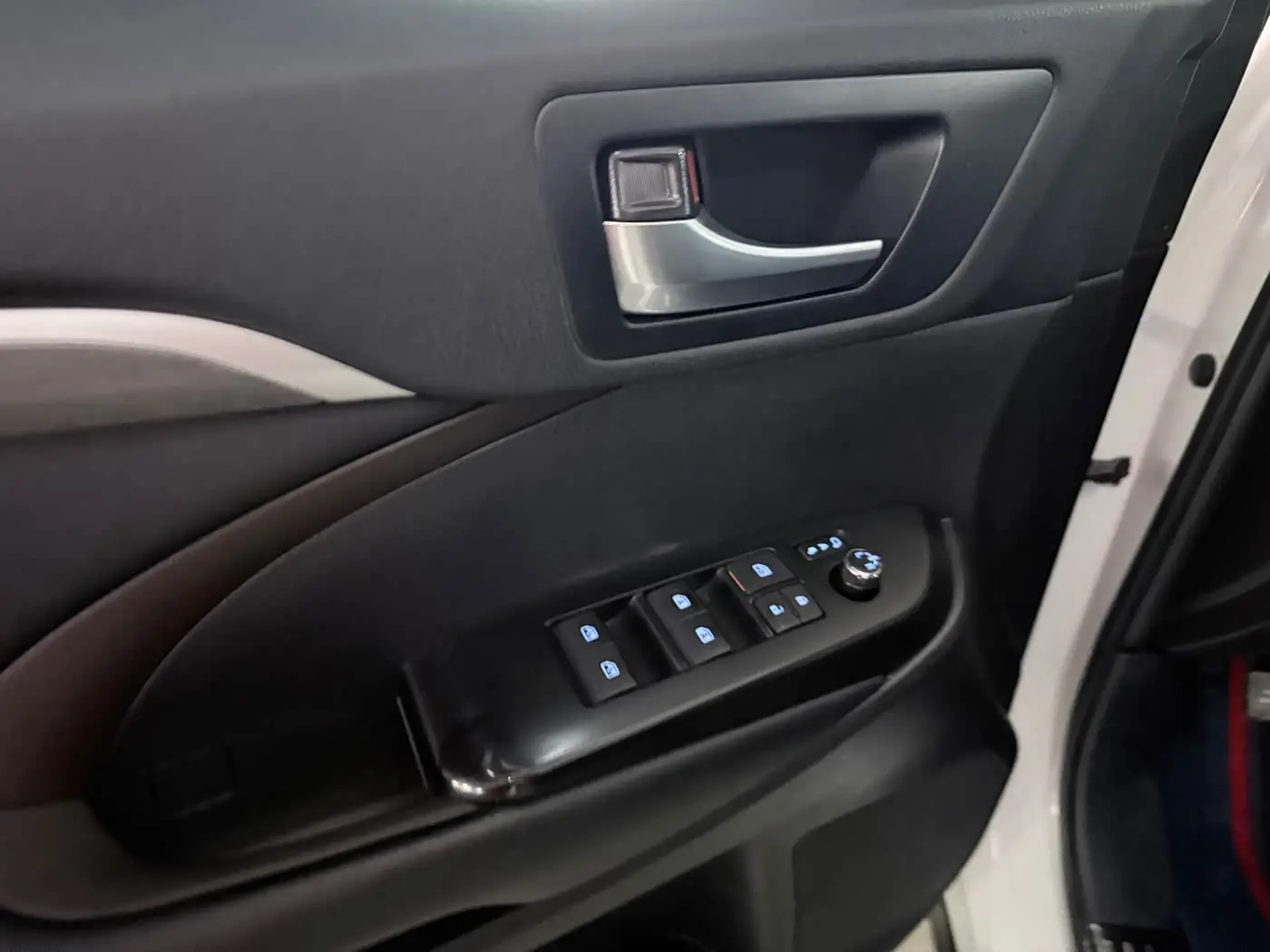 Toyota Highlander 2021 — Photo 9/20