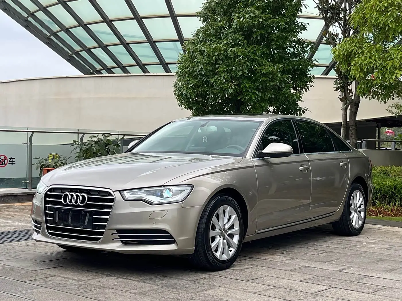 Audi A6L 2016 — Photo 1/20