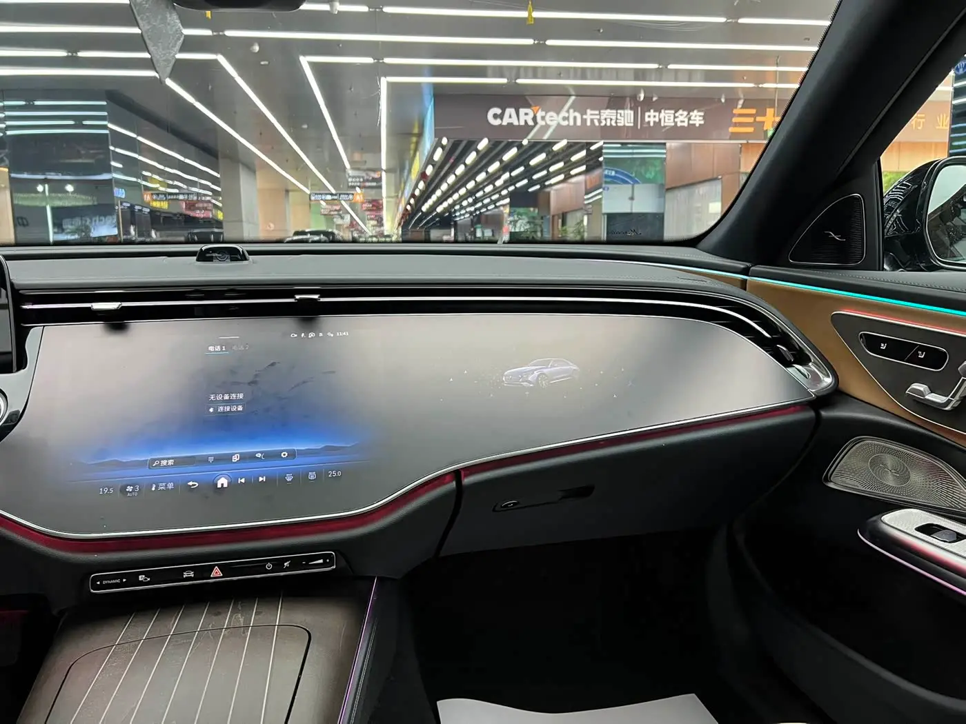 Mercedes-Benz E-Class 2024 — Photo 10/20