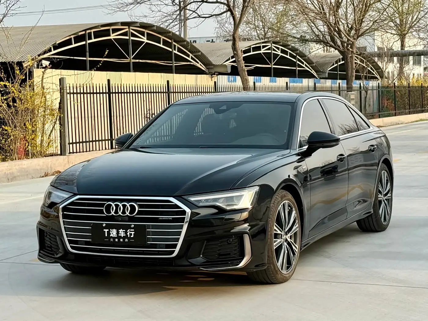 Audi A6L 2021 — Фото 1/20