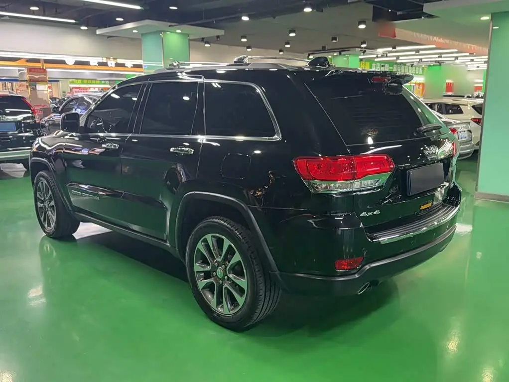 Jeep Grand Cherokee 2019 — Photo 8/14