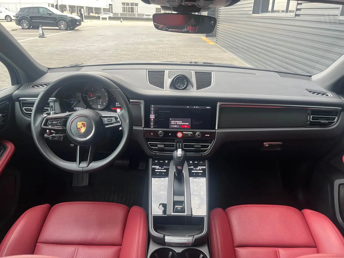 Porsche Macan 2023 — Photo 8/18