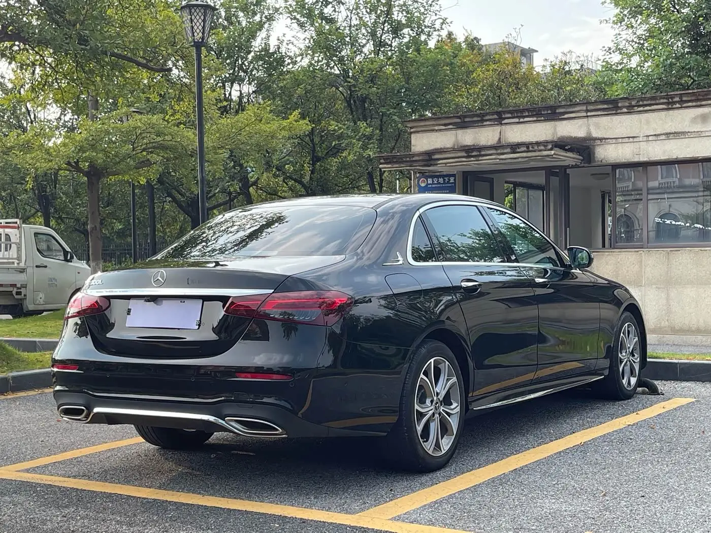 Mercedes-Benz E-Class 2021 — Photo 4/20