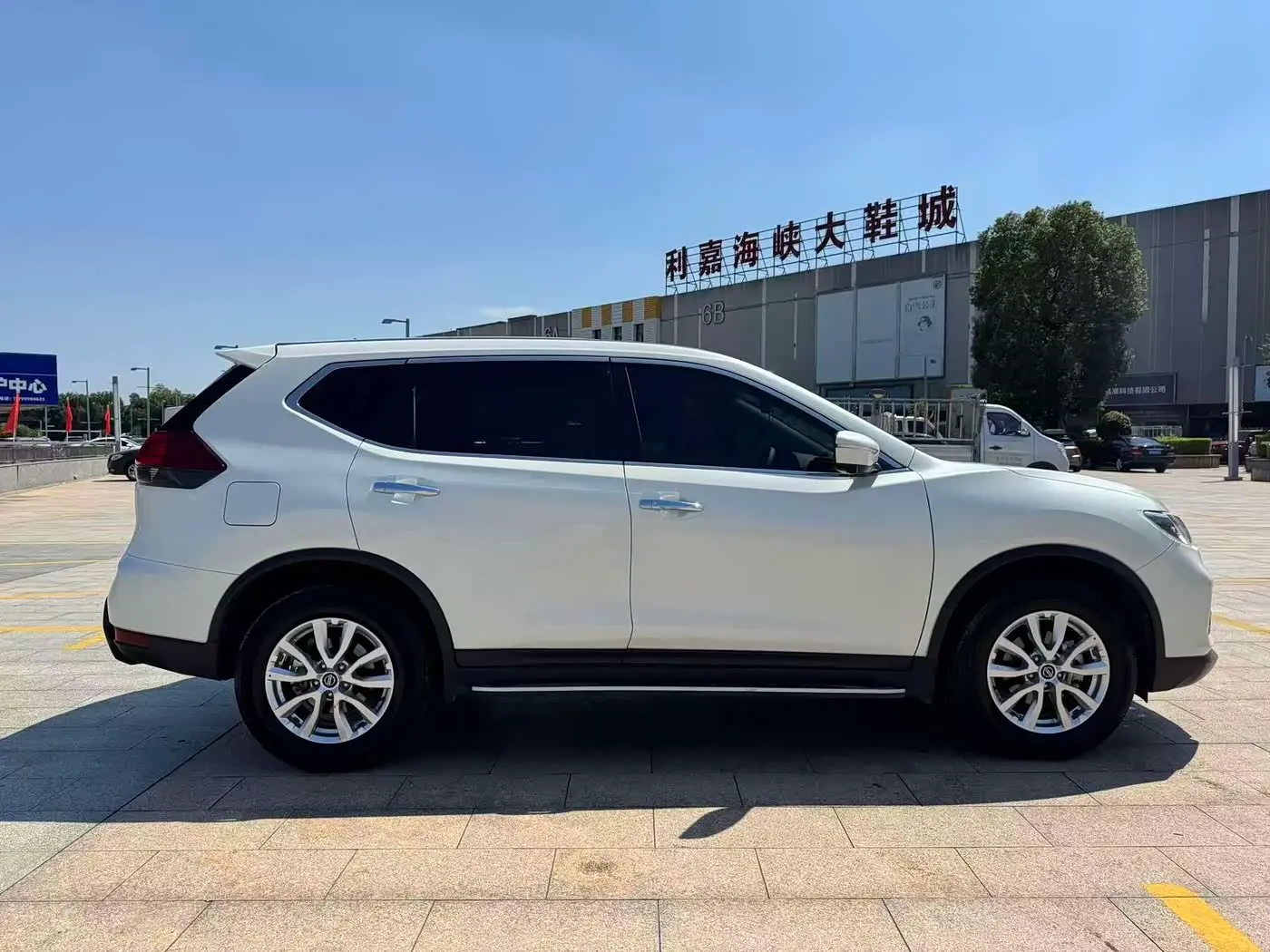 Nissan X-Trail 2023 — Фото 8/20