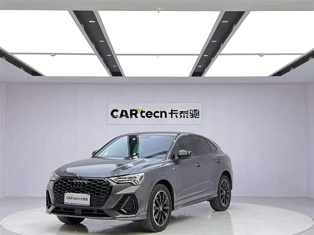 Audi Q3 Sportback 2023 — Фото 1/20