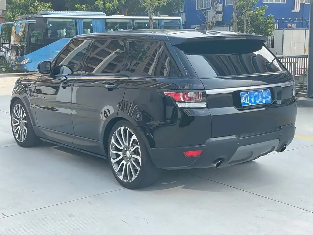 Land Rover Range Rover Sport 2017 — Photo 6/9