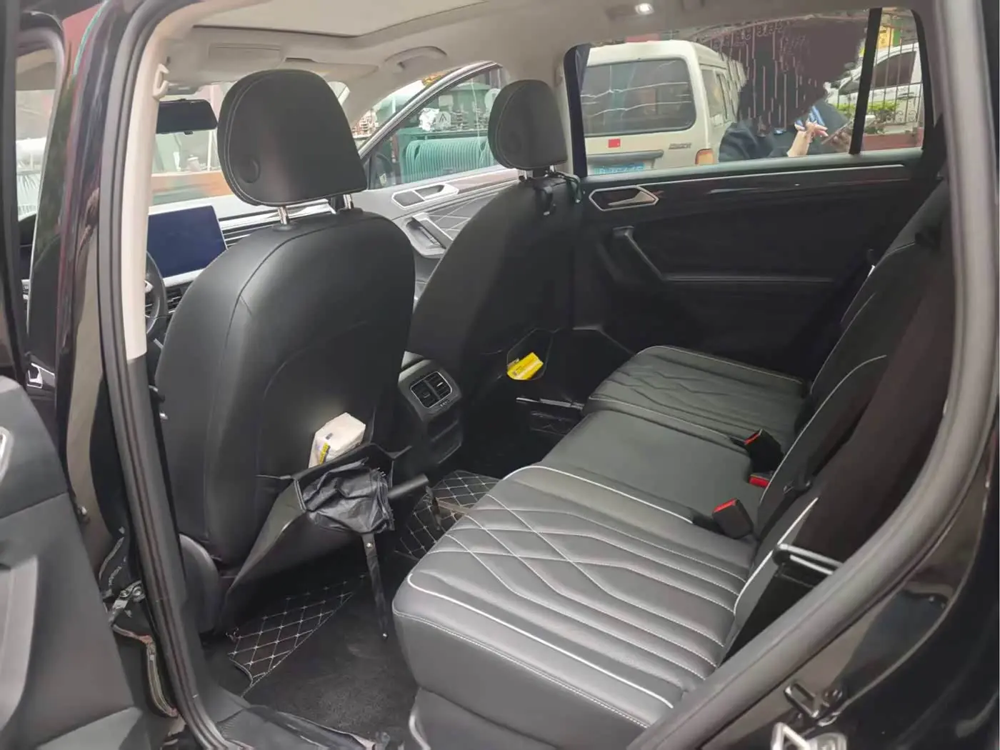 Volkswagen Tiguan L 2024 — Photo 6/8