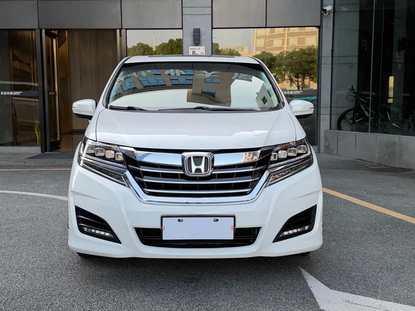 Honda Elysion 2017 — Photo 2/18