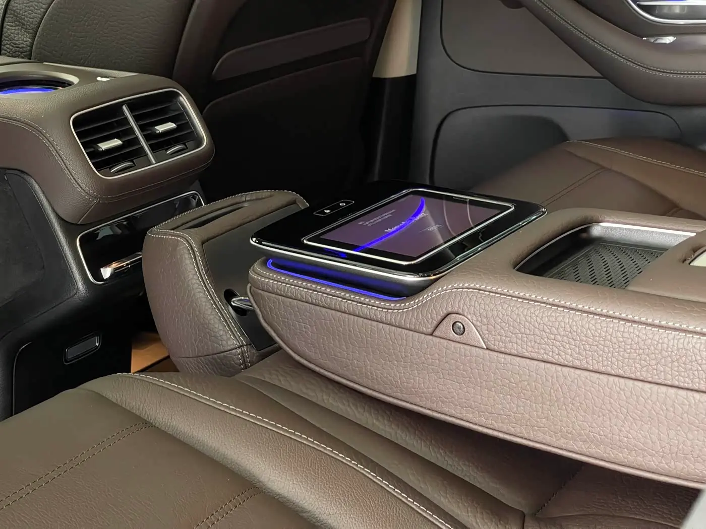 Mercedes-Benz GLS 2023 — Photo 20/20