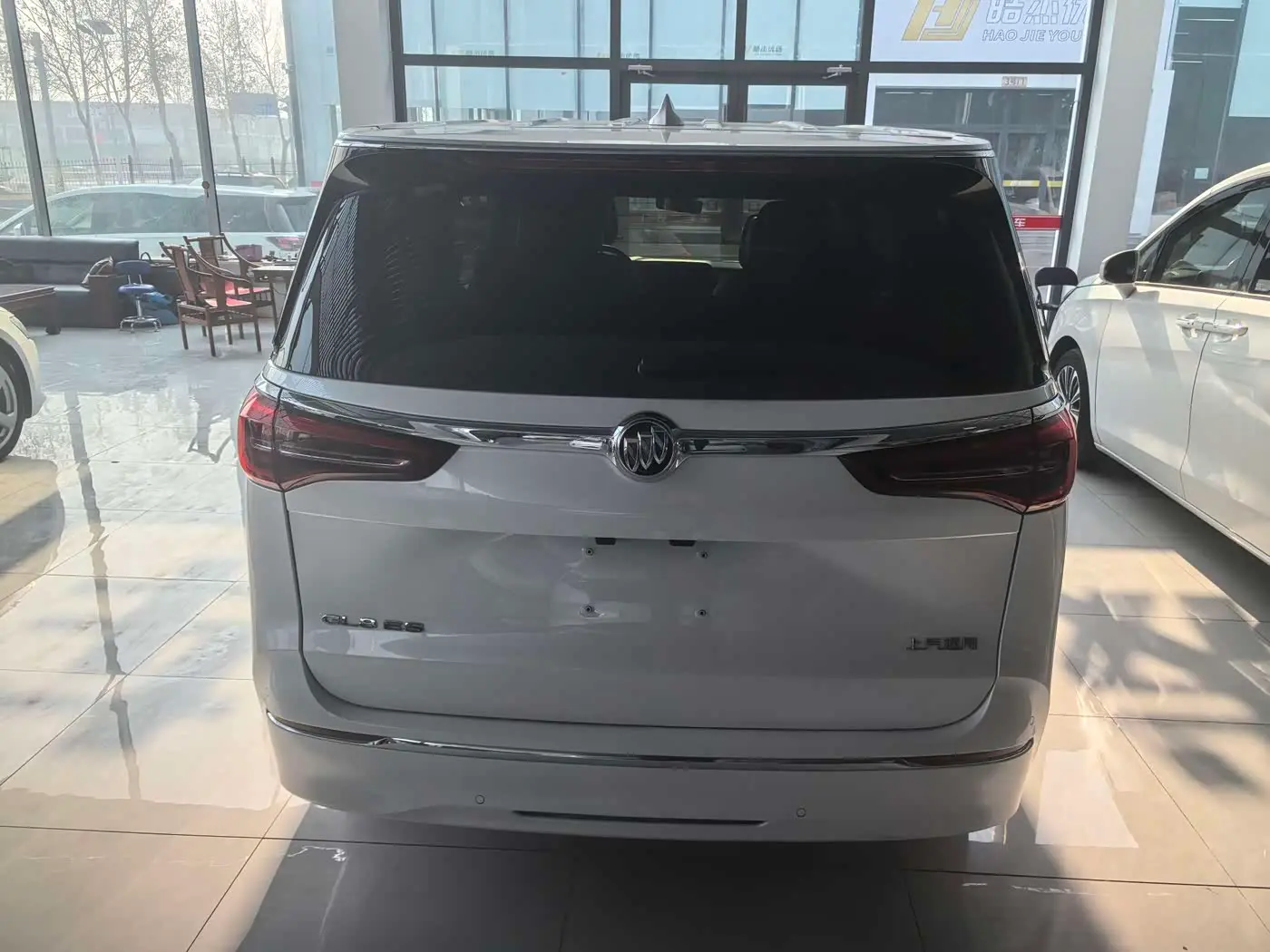 Buick GL8 2024 — Photo 8/10