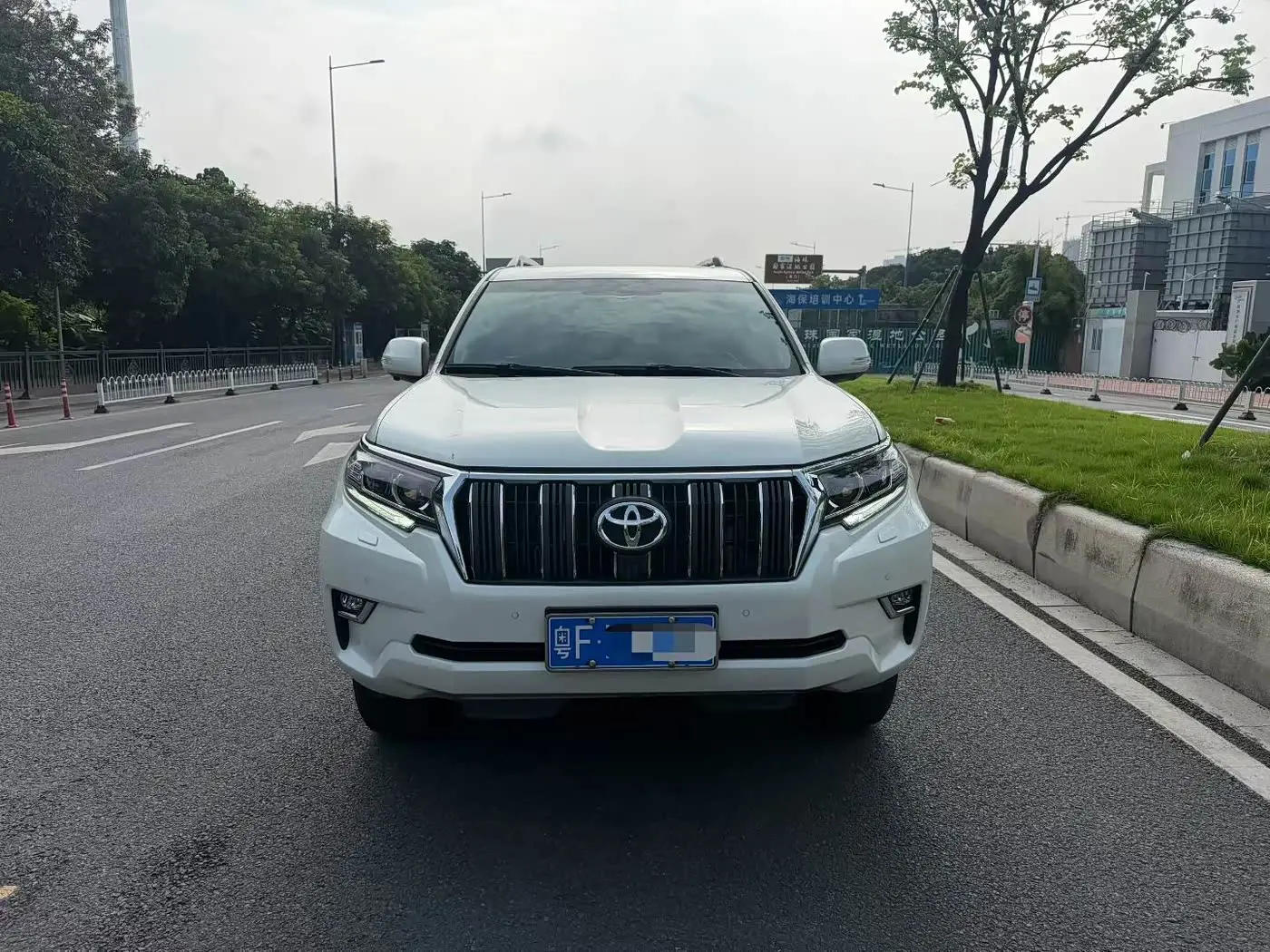 Toyota Prado 2019 — Photo 2/9