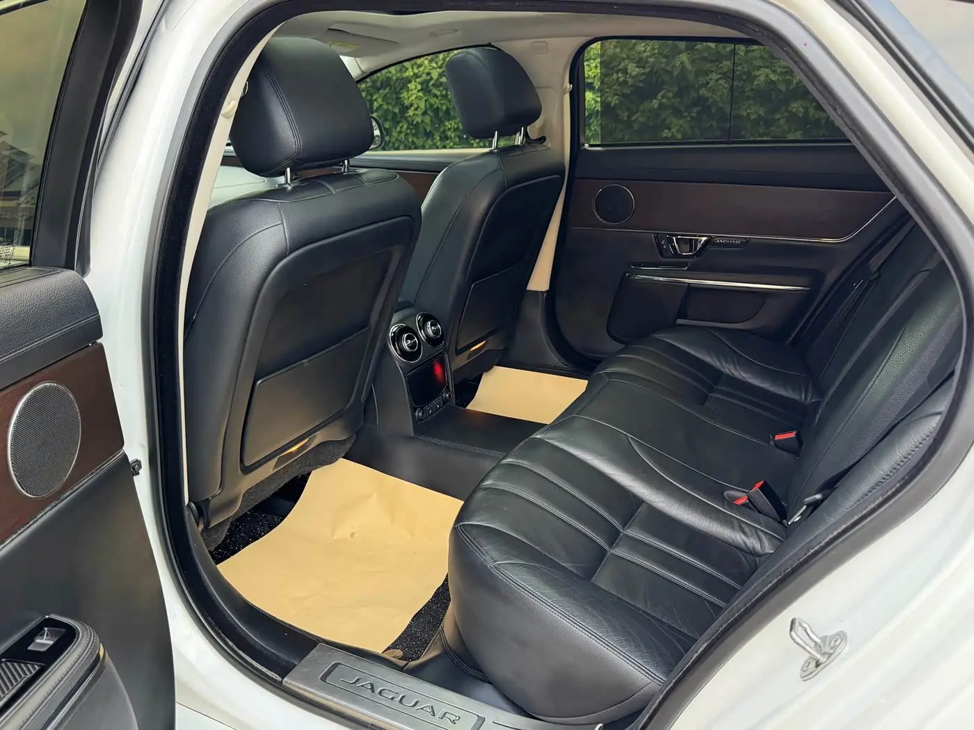 Jaguar XJ 2018 — Photo 10/20