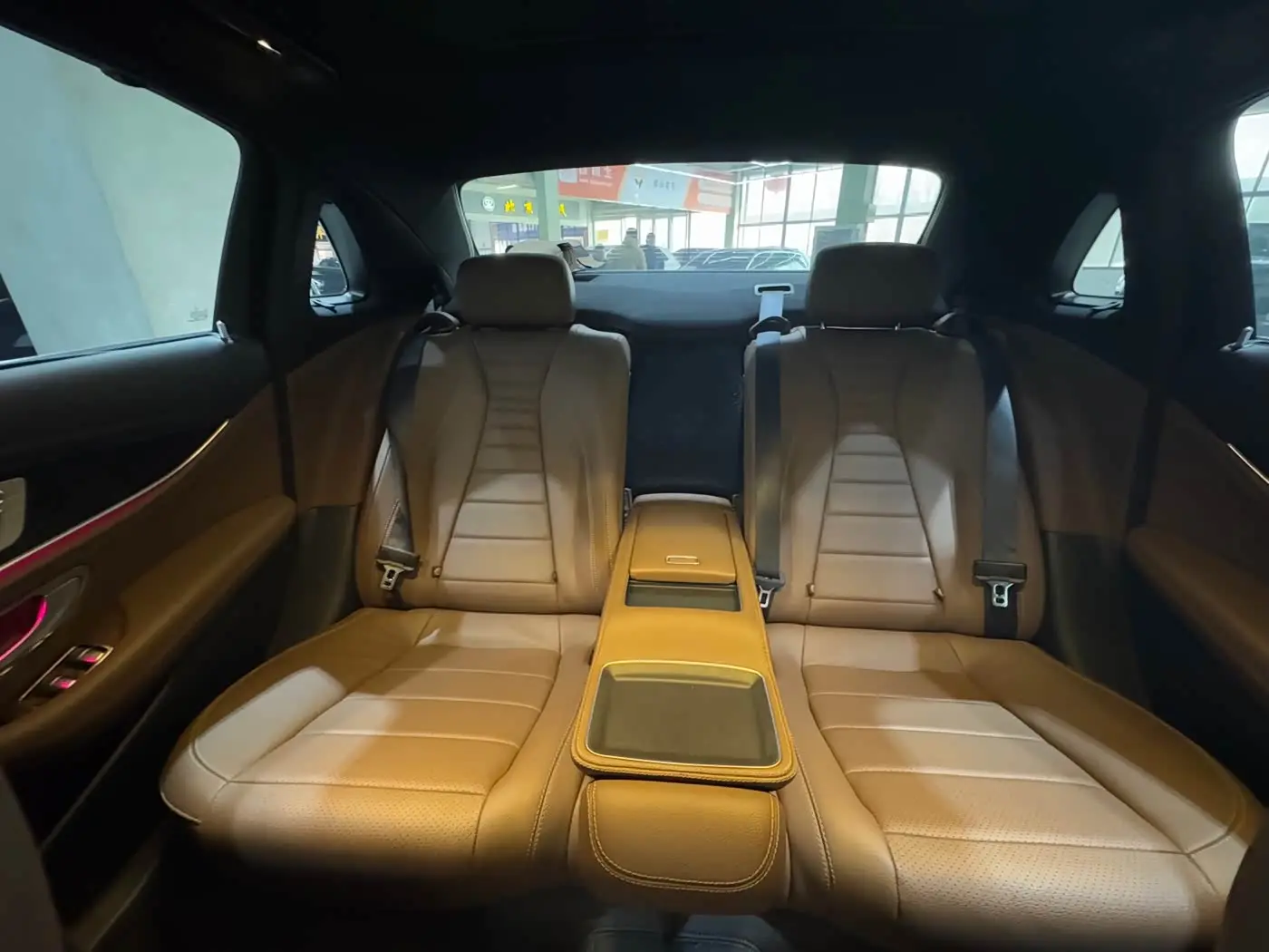 Mercedes-Benz E-Class 2023 — Photo 12/16
