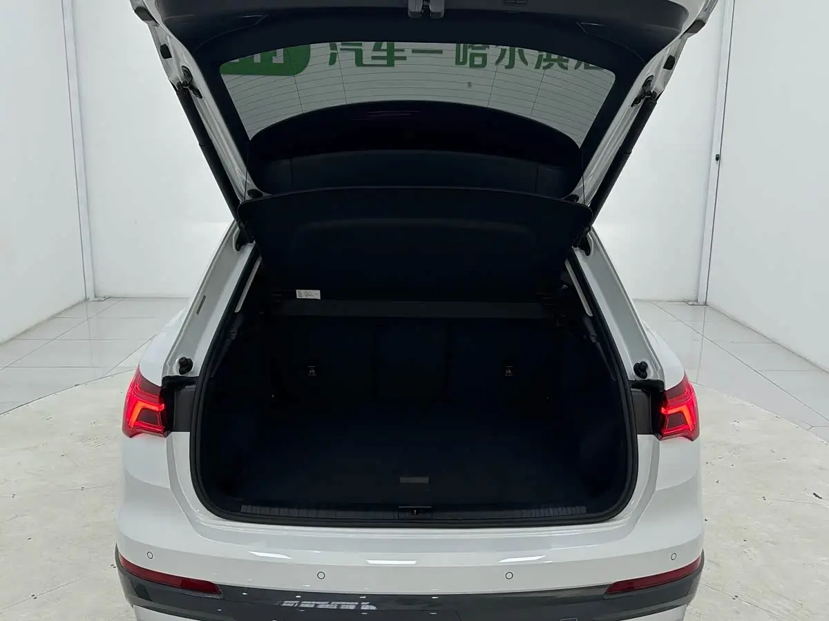 Audi Q3 2022 — Şəkil 15/18