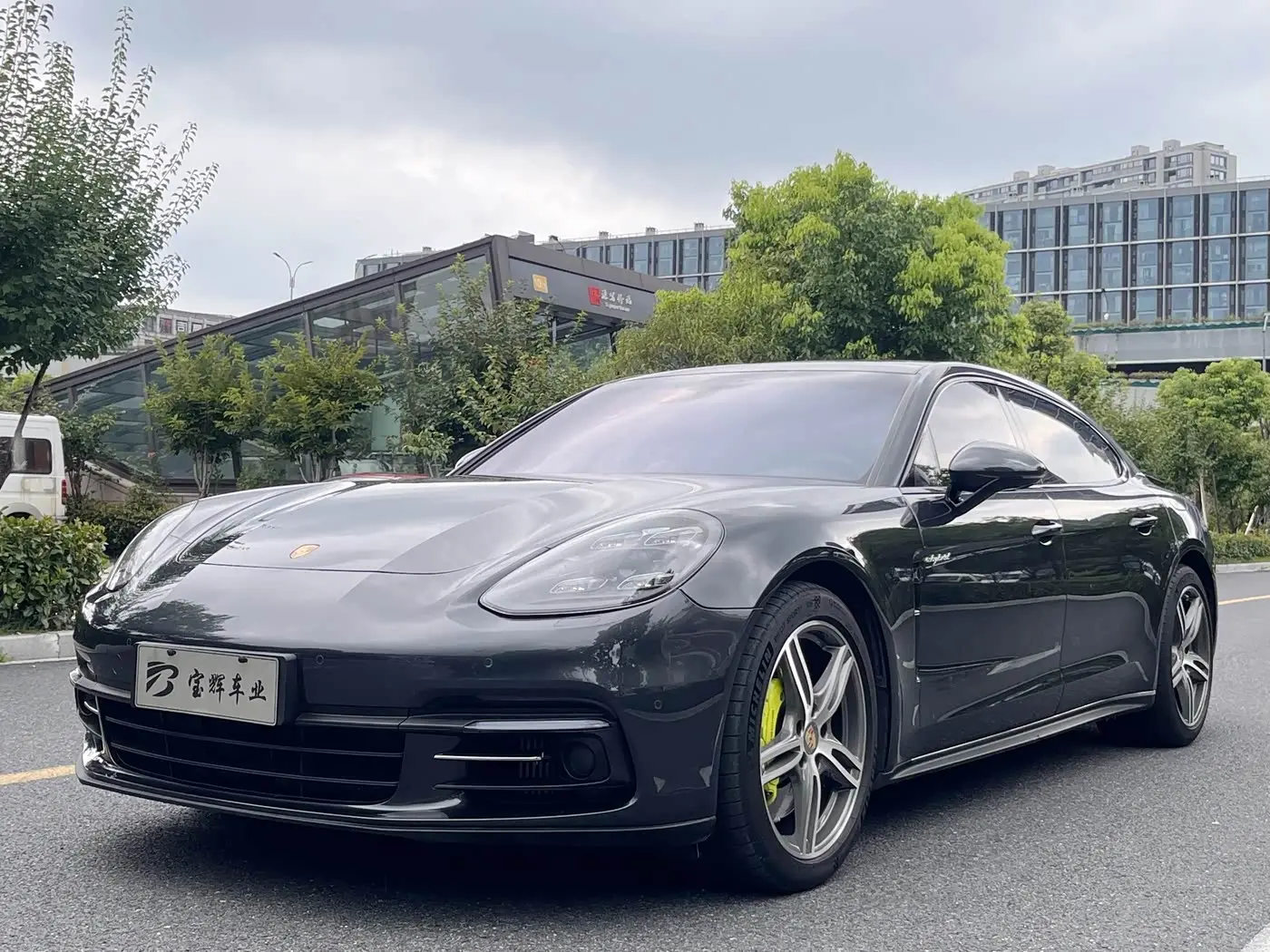 Porsche Panamera New Energy 2019 — Photo 1/10