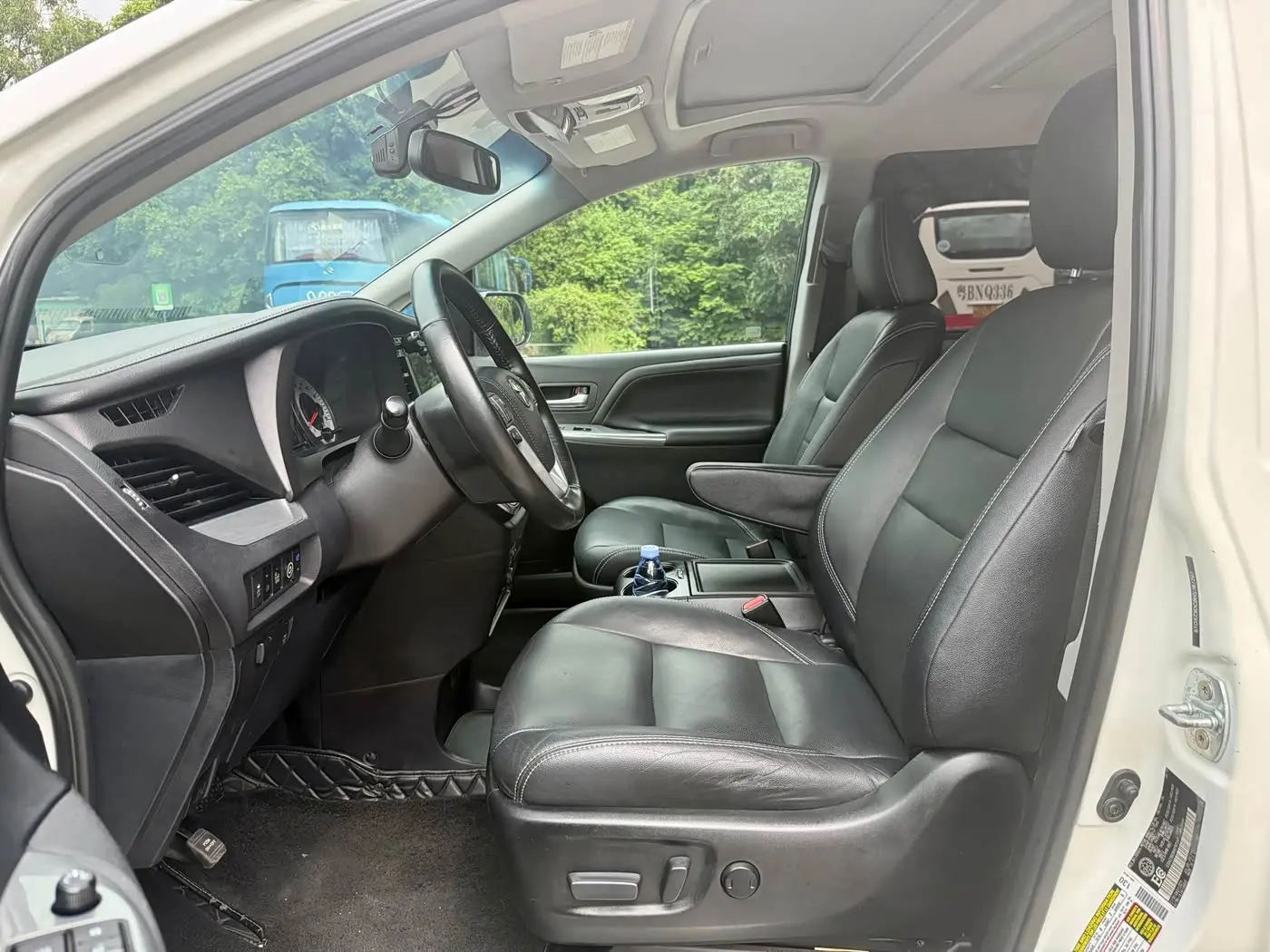 Toyota Sienna 2017 — Photo 6/19