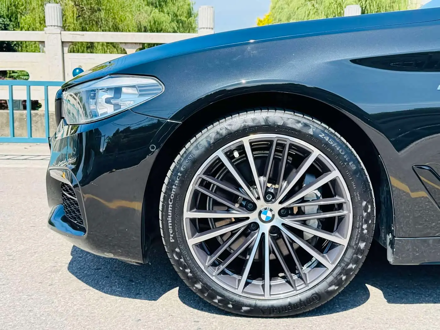 BMW 5 Series 2019 — Photo 16/18