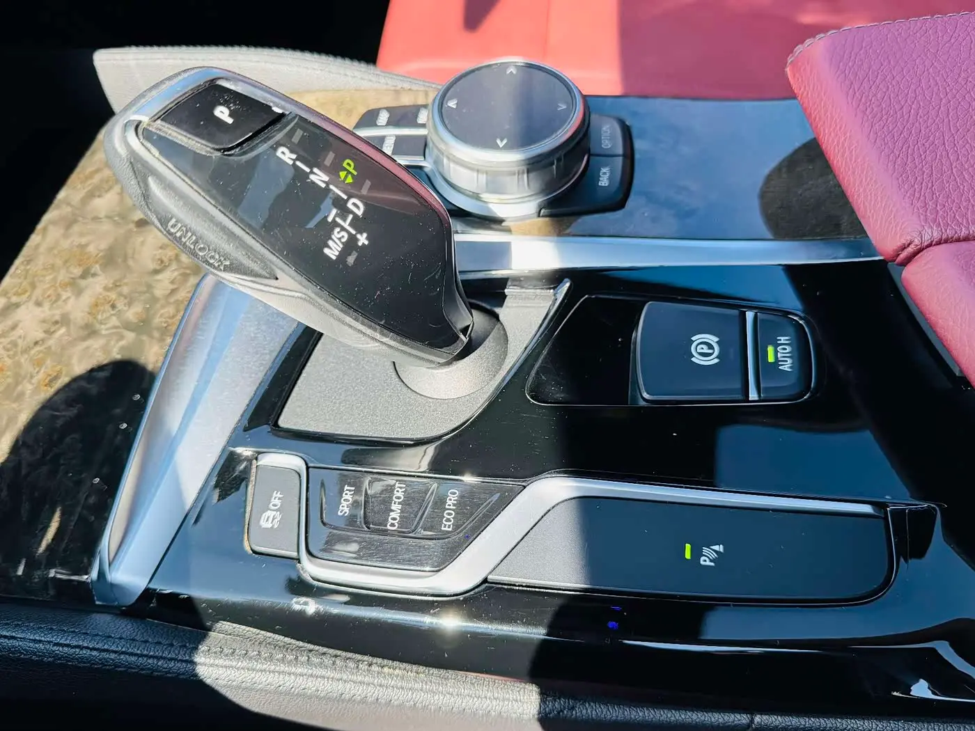 BMW 5 Series 2019 — Photo 14/18