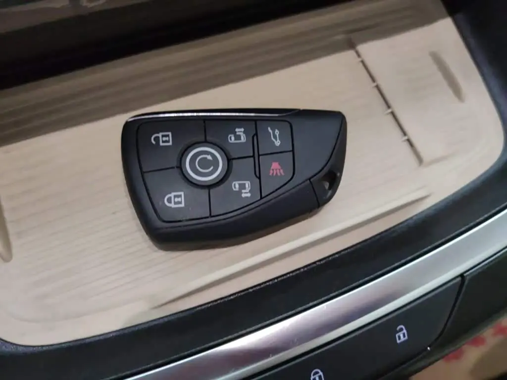 Buick GL8 New Energy 2025 — Photo 9/20