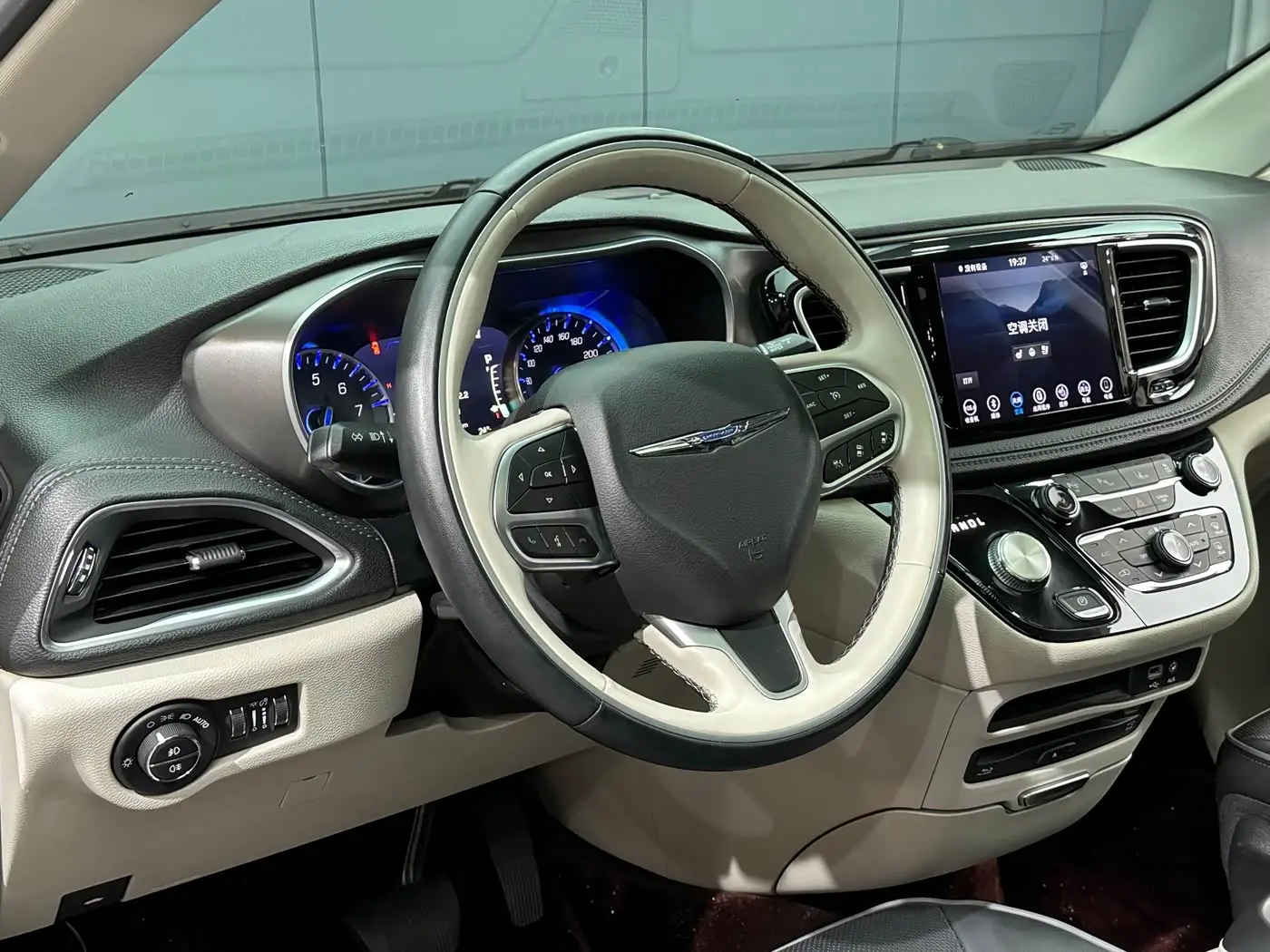 Chrysler Grand Voyager 2020 — Photo 10/20