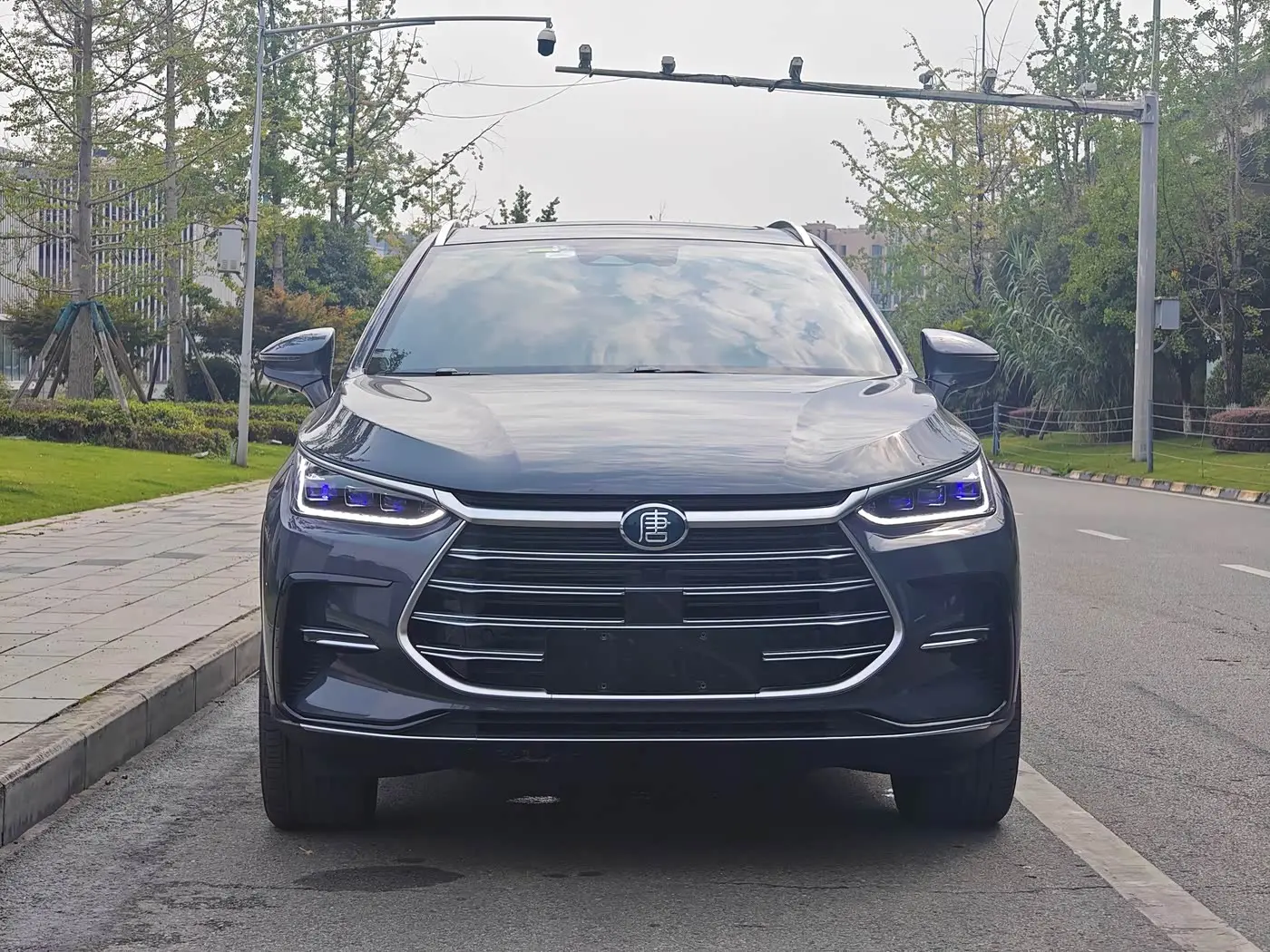 BYD Tang New Energy 2023 — Photo 2/16